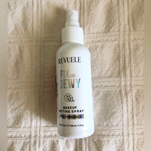 Revuele Fix and Dewy Makeup Setting Spray